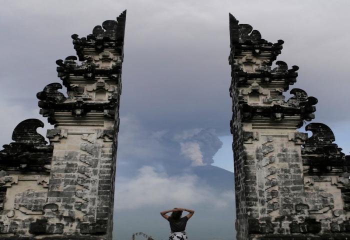 Gunung Agung Meletus, 88 Penerbangan Garuda Indonesia Dari dan Ke Bali Dibatalkan